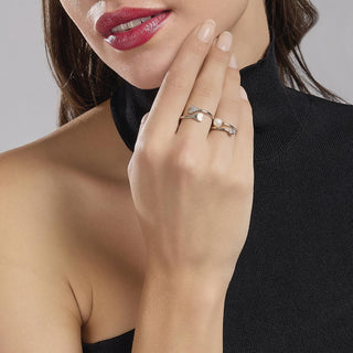Anello contrarié in argento con cuori e zirconi