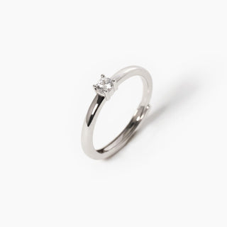 Anello solitario in argento con zircone