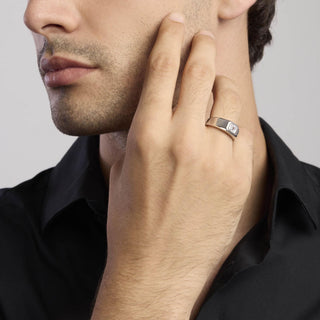 Anello in argento con zircone bianco