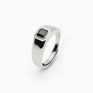 Anello in argento con zircone nero