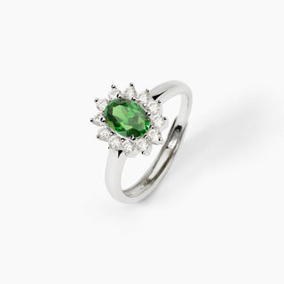 Anello in argento con smeraldo sintetico taglio ovale e zirconi bianchi