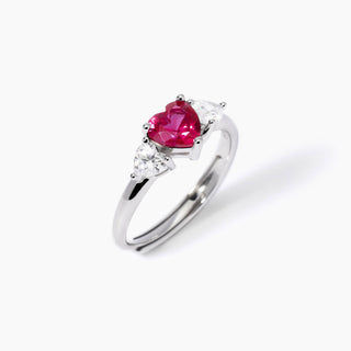 Anello in argento con rubino sintetico e zirconi taglio cuore