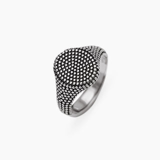 Anello chevalier ovale con borchie da uomo