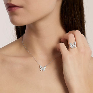 Anello in argento con farfalla in zirconi