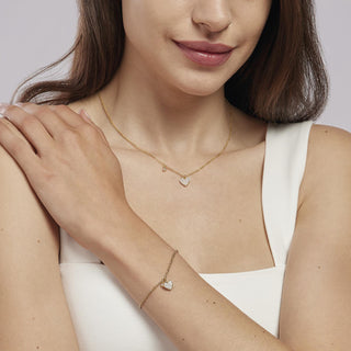Bracciale in argento placcato oro con ciondolo cuore in pavé di zirconi