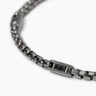 Bracciale con catena veneta e zirconi neri
