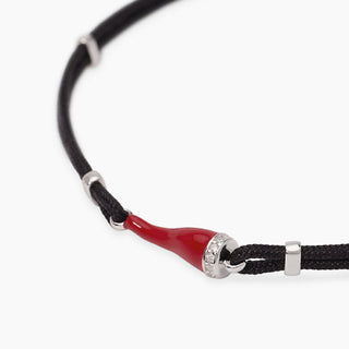 Bracciale con cornetto rosso smaltato e cordino nero