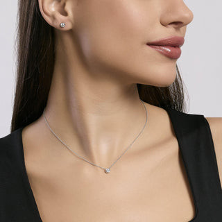 Girocollo in argento con zircone tondo