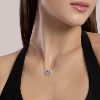 Girocollo con pendente a cuore con acquemarine sintetiche e zirconi