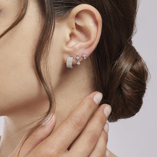 Orecchini a semicerchio in argento con pavé di zirconi