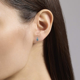 Orecchini a lobo cabochon con acquamarina sintetica